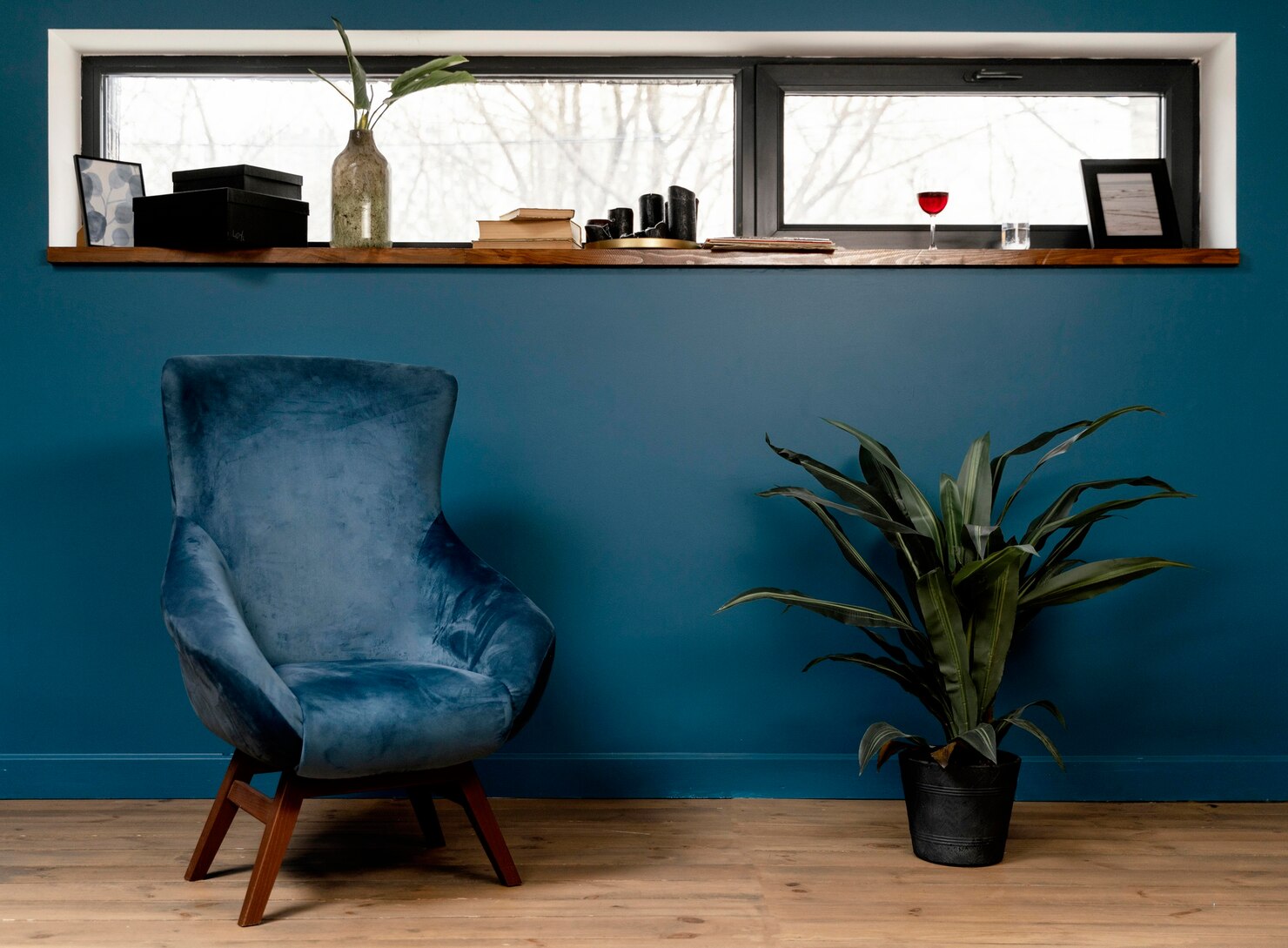 dark blue recliner chair